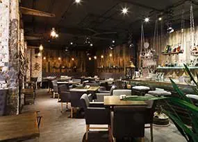 LED-Beleuchtung &uuml;ber Esstischen